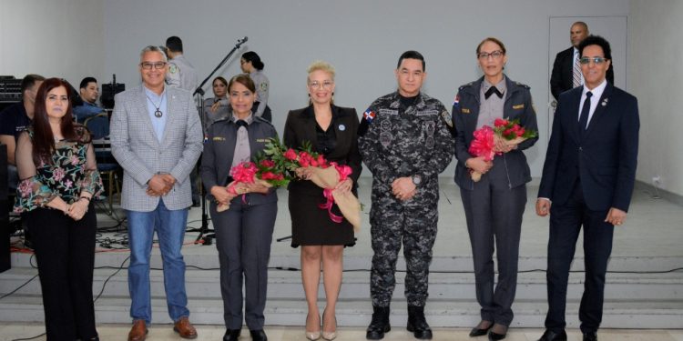 Policía honra a las damas de la institución y de la sociedad con diversas actividades