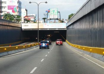 Obras Públicas cierra pasos a desnivel en el Gran Santo Domingo