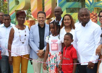 BARBARIN ENTREGA PARQUE EN PUEBLO NUEVO