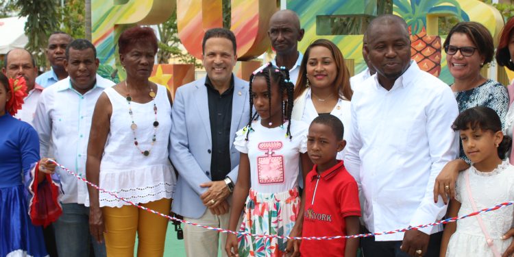 BARBARIN ENTREGA PARQUE EN PUEBLO NUEVO