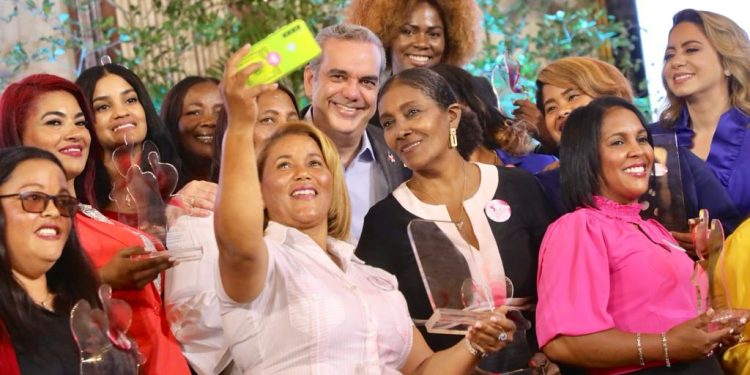 Presidente Abinader asegura Gobierno avanza en construcción de sociedad de equidad de género