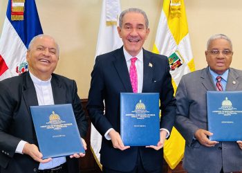 MESCYT suscribe convenio para impulsar a estudiantes de escasos recursos a concluir sus estudios de grado