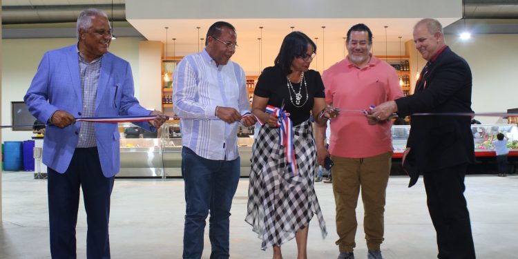 PETRONAN INAUGURA PARADOR EN PUERTO PLATA