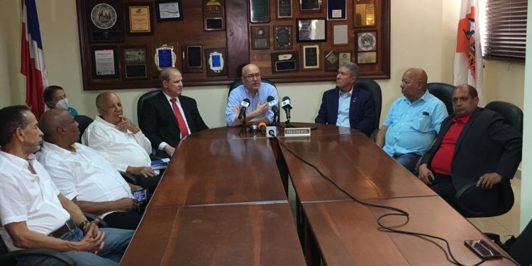Anadegas explica a Domínguez Brito fallas observa en proyecto de modificación de la ley de Hidrocarburos