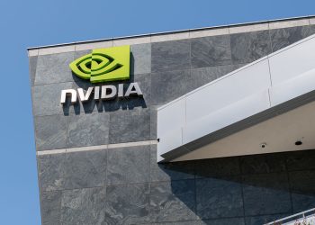 Nvidia muestra un modelo de IA que convierte unas decenas de instantáneas en una escena renderizada en 3D