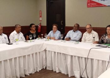 Dirigentes de las centrales sindicales participan en jornada educativa de la OIT