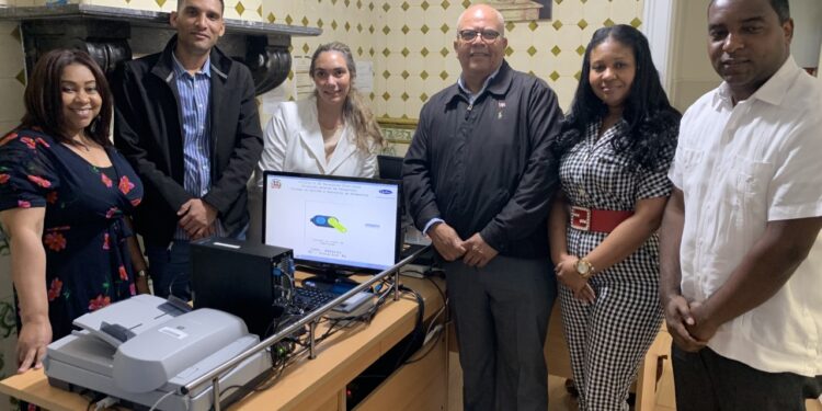 Instalan equipos biométricos en consulado de Amberes, Reino de Bélgica