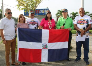 Minou da banderazo Rally 14 de junio