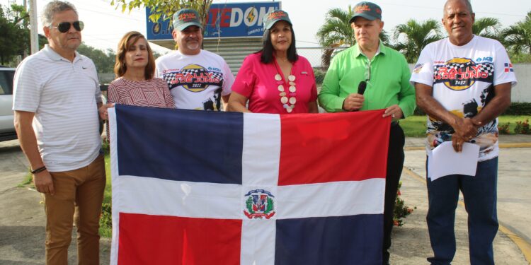 Minou da banderazo Rally 14 de junio