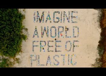Imagina un mundo sin plástico: Corona limpia las playas de todo el mundo