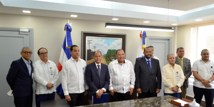 Bienes Nacionales recibe títulos de propiedad del Palacio Nacional y DNI