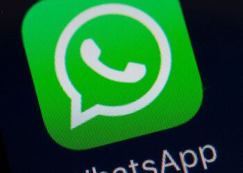 WhatsApp ahora te permite usar cualquier emoji como reacción