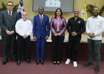 La Facultad Ciencias Económicas y Administrativas, a través de su Escuela de Administración Turística de la UCSD realizó el panel “Emprendimiento de la prensa turística y su importancia para el sector turismo en la República Dominicana”