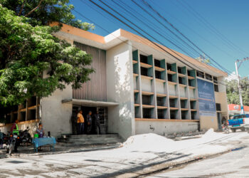 Director de Bienes Nacionales y CEA ordena readecuación de edificación del INPOSDOM en Barahona