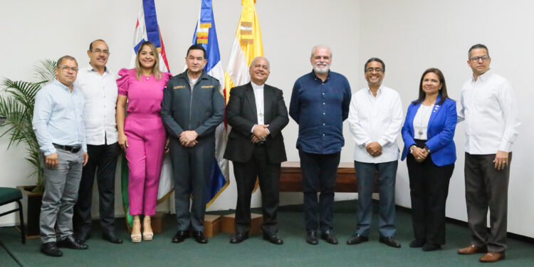 Policía Nacional y Universidad Católica Santo Domingo firman convenio para elevar niveles de capacitación de agentes