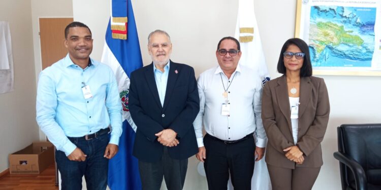 Los Salesianos giran visita de cortesía al Ministro de Medio Ambiente