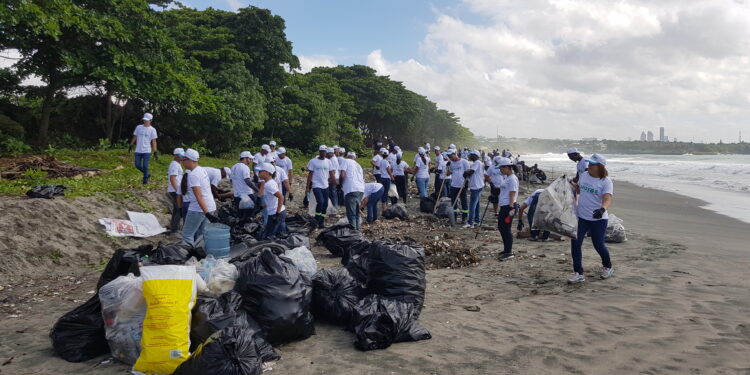 Miles participarán en jornada de limpieza de playas