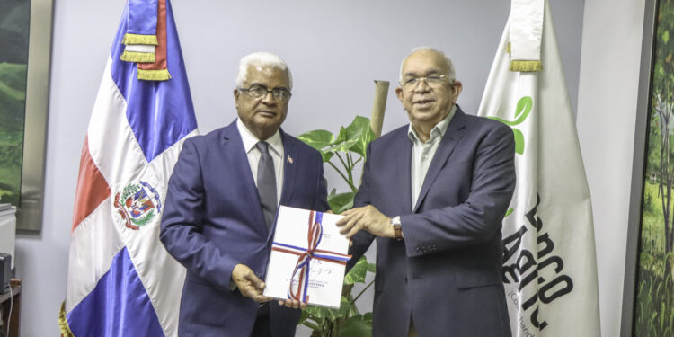 Director de Bienes Nacionales y CEA presenta informe del proceso de fusión de instituciones establecidas por el Gobierno