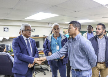 Director de BN-CEA realiza visitas de inspección