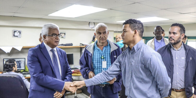 Director de BN-CEA realiza visitas de inspección