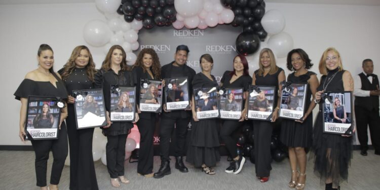 Certifican y reconocen a profesionales de la peluquería