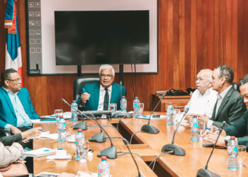 Comisión permanente de titulación rinde informe y trazan nuevas estrategias