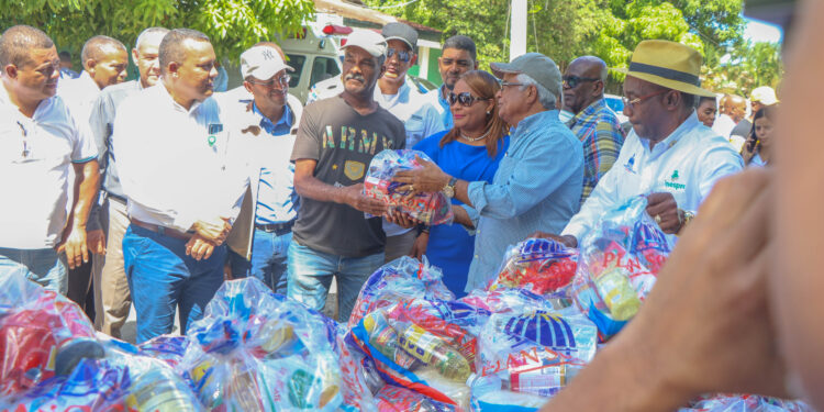 Bienes Nacionales y CEA encabezan operativo médico y ayudas sociales en San Pedro