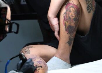 Arrestan a madre por tatuaje de su hijo de apenas 10 años en Nueva York