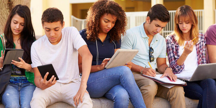 Cómo convertir los medios sociales en la ventanilla única de la Generación Z