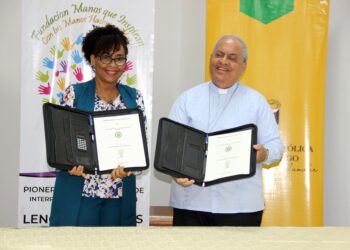 Universidad Católica Santo Domingo (UCSD) y la Fundación Manos que Inspiran (FMI) firman convenio de colaboración interinstitucional