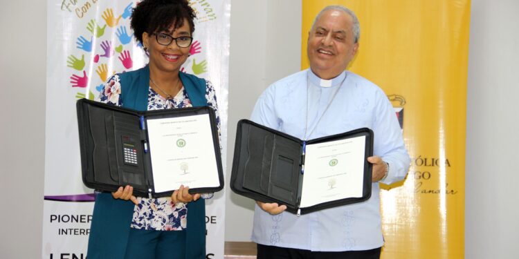 Universidad Católica Santo Domingo (UCSD) y la Fundación Manos que Inspiran (FMI) firman convenio de colaboración interinstitucional