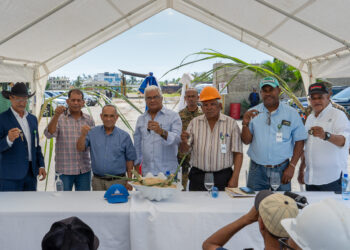 CEA y Bienes Nacionales entregan flotilla de camionetas a Ingenio Porvenir