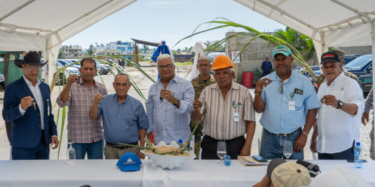 CEA y Bienes Nacionales entregan flotilla de camionetas a Ingenio Porvenir