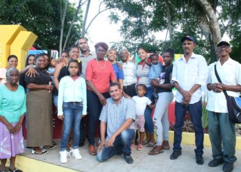 Con gran entusiasmo alcaldesa Altagracia Herrera inaugura Parador Fotográfico