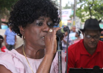 Sonia Cabral pone a bailar “Son” a cientos en parque de Villa Mella