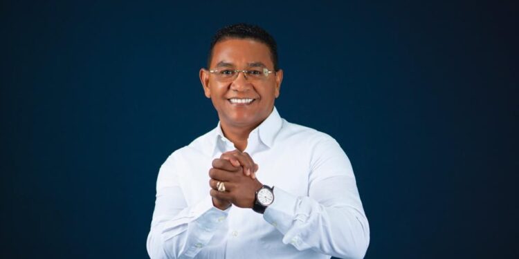 Demetrio Llubéres anuncia su precandidatura a Senador de San Cristóbal por el PLD