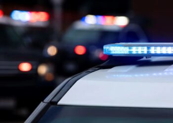 Una persona muerta y una herida en accidente automovilístico en Rhode Island