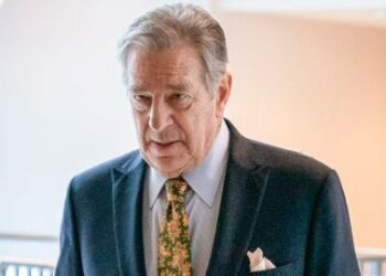 El sospechoso de atacar a Paul Pelosi se declara inocente de todos los cargos estatales