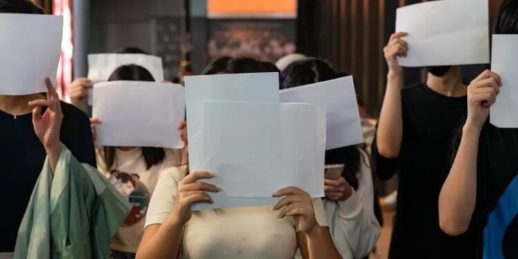 China está silenciando las protestas contra el gobierno y su política de «covid cero”