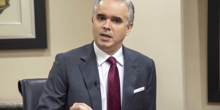 Ministerio de Trabajo se une a Central Romana para solicitar que EE. UU. revoque veto a su azúcar