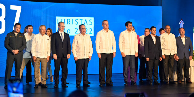 Turismo cierra un año récord con el mejor mes de la historia del país y más de 7 millones de turistas en 2022