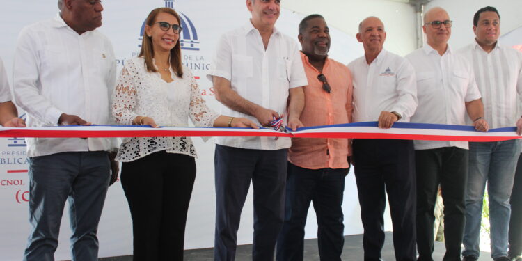 Inaugura moderno Centro Tecnológico Comunitario en Imbert.