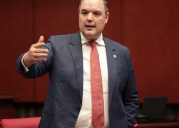 Senador pide al Presidente Abinader tomar en cuenta a Barahona con  las inversiones turísticas.