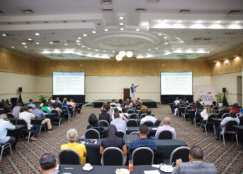 General de Seguros ofrece conferencia y premia a sus agentes