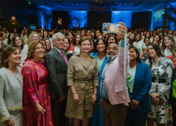 ETED busca promover la participación de la mujer en el sector eléctrico; vicepresidenta ofrece conferencia en acto a la mujer
