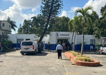 Mientras oraban esperando ser atendidos, yipeta impacta y mata dos en sucursal de Rehabilitación