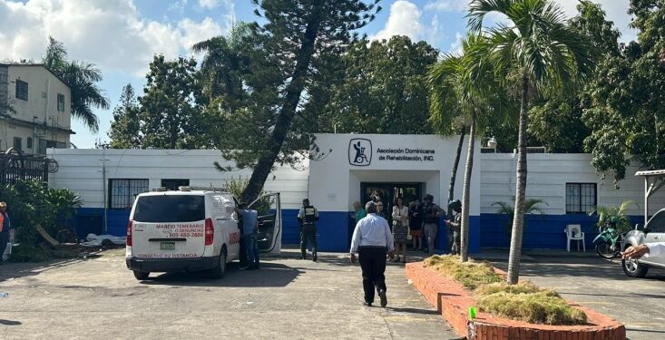 Mientras oraban esperando ser atendidos, yipeta impacta y mata dos en sucursal de Rehabilitación