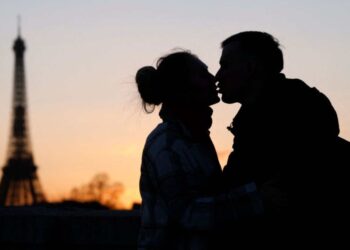 13 de abril día internacional del beso