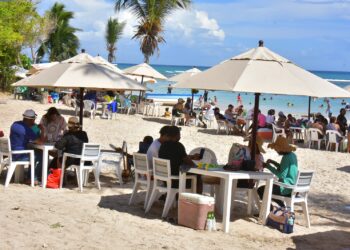 Más de 180 mil turistas visitan el país esta Semana Santa