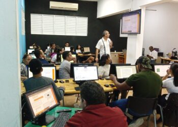 Centros Tecnológicos realizan taller para continuar cerrando brecha digital